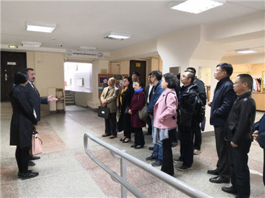图片2：参观水电站.jpg