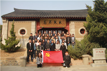 万忠墓.jpg