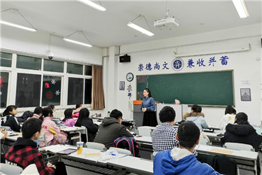 冬日暖心行—商学院学生党员为19级学子进行考前辅导活动 (2).jpg