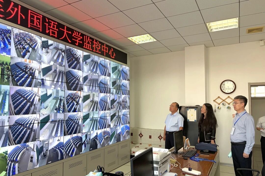 学校领导开展听课调研及新学期教学秩序检查