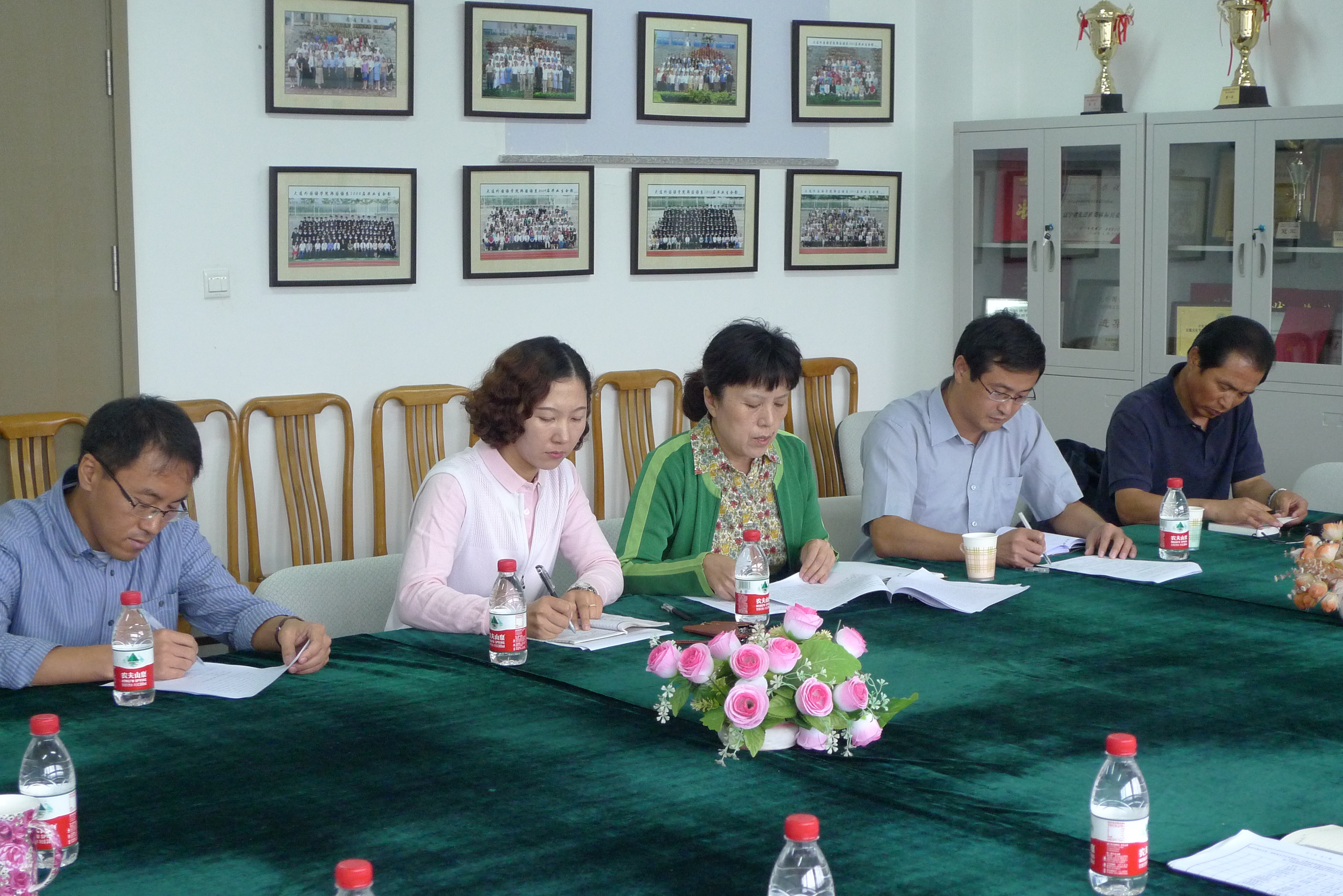 韩国语系召开组织生活会1.JPG