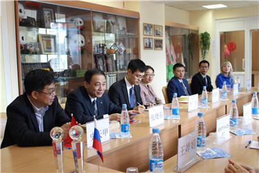 图片2：使馆一方.jpg