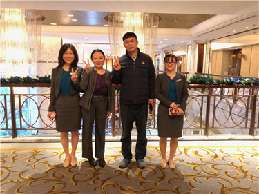 商学院领导赴大连香格里拉大酒店看望我院旅游管理实习生.jpg