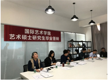 服装与服饰设计方向的燕云同学答辩现场及部分作品 导师：乔杰.png