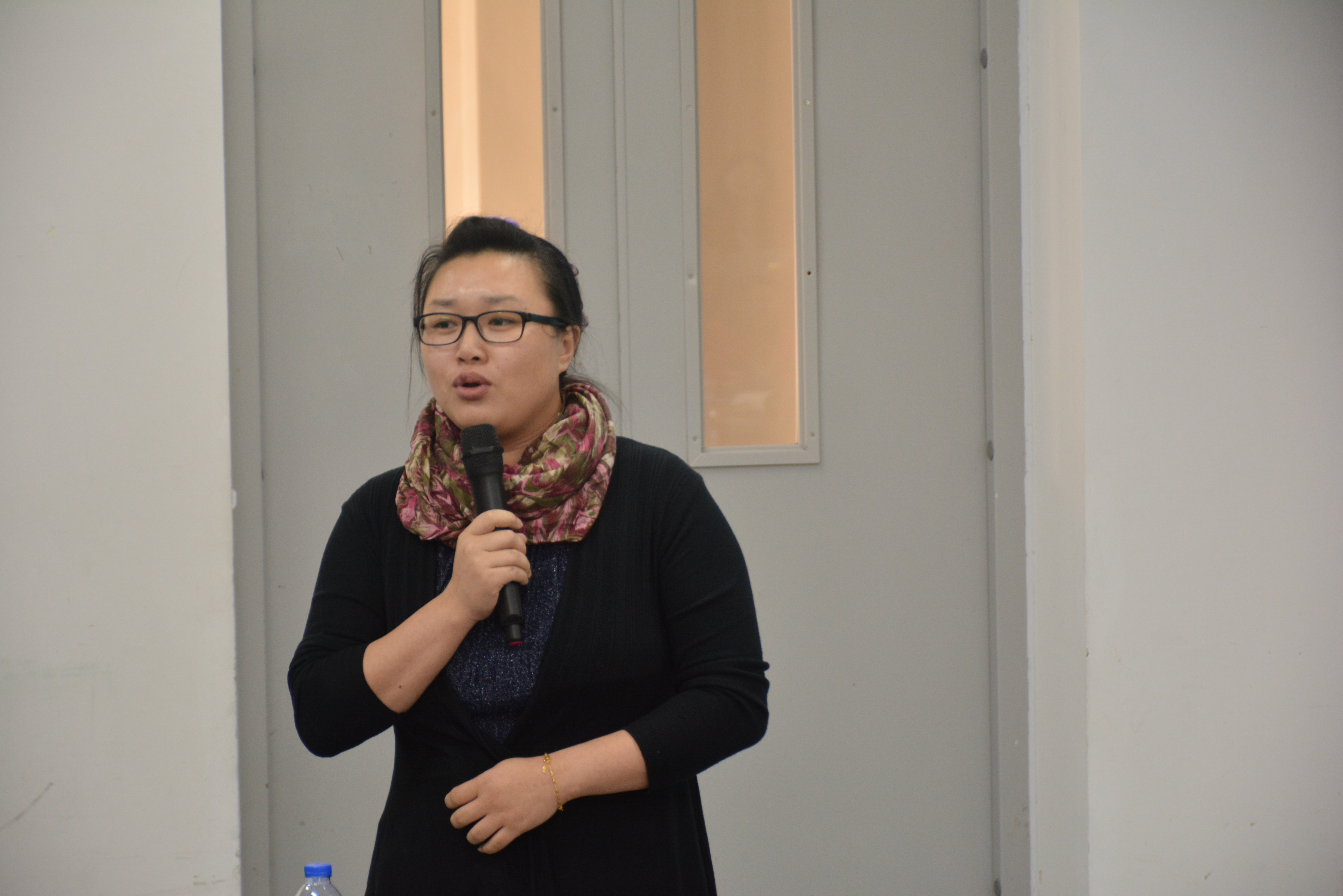 3.意阿语系分团委书记张婧老师.jpg