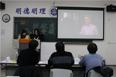 商学院成功举办第二届“新航道杯”英语语音模仿大赛 (2).jpg