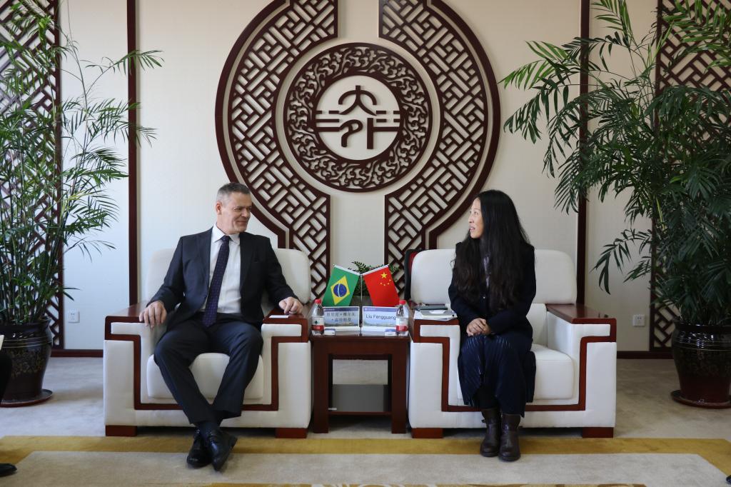 巴西利亚大学孔子学院一行访问我校