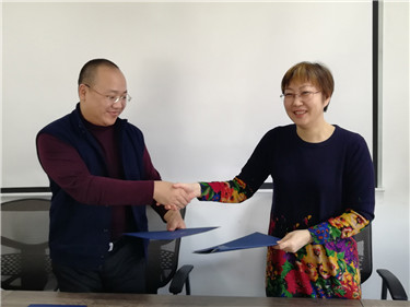 汉学院与北京中联百文文化传媒有限公司签订就业协议.jpg