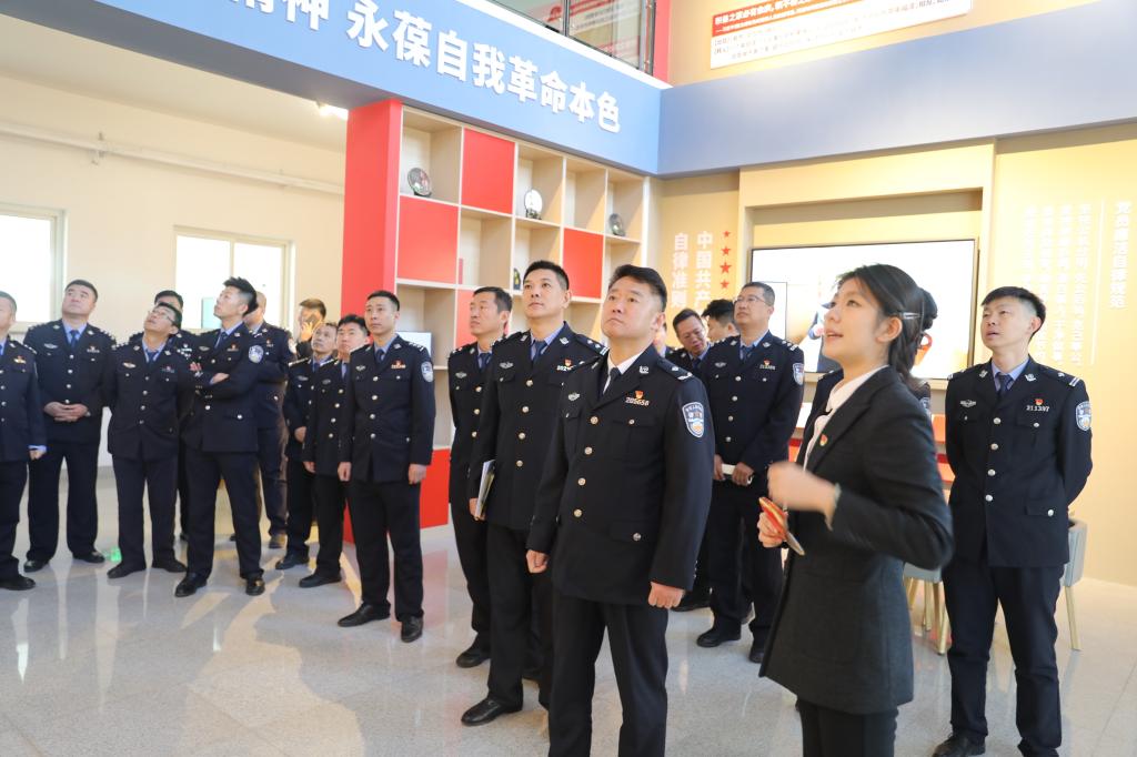 大连市公安局旅顺口分局到我校参观