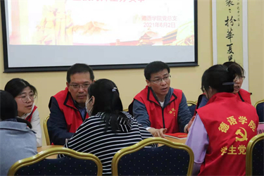 德语学院党总支开展“党旗在一线高高飘扬，暨我为师生办实事”主题党日活动