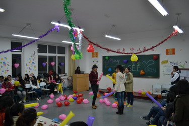 田巧雅 文化传播学院举办英语角.jpg