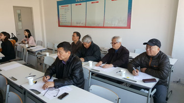 意阿语系教师现场评分_副本.jpg