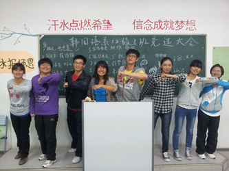 12级1班班委.jpg