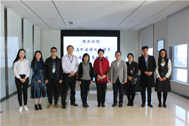 1与海华集团领导及毕业生见面.jpg