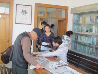 青协福利院看望老人 028.JPG