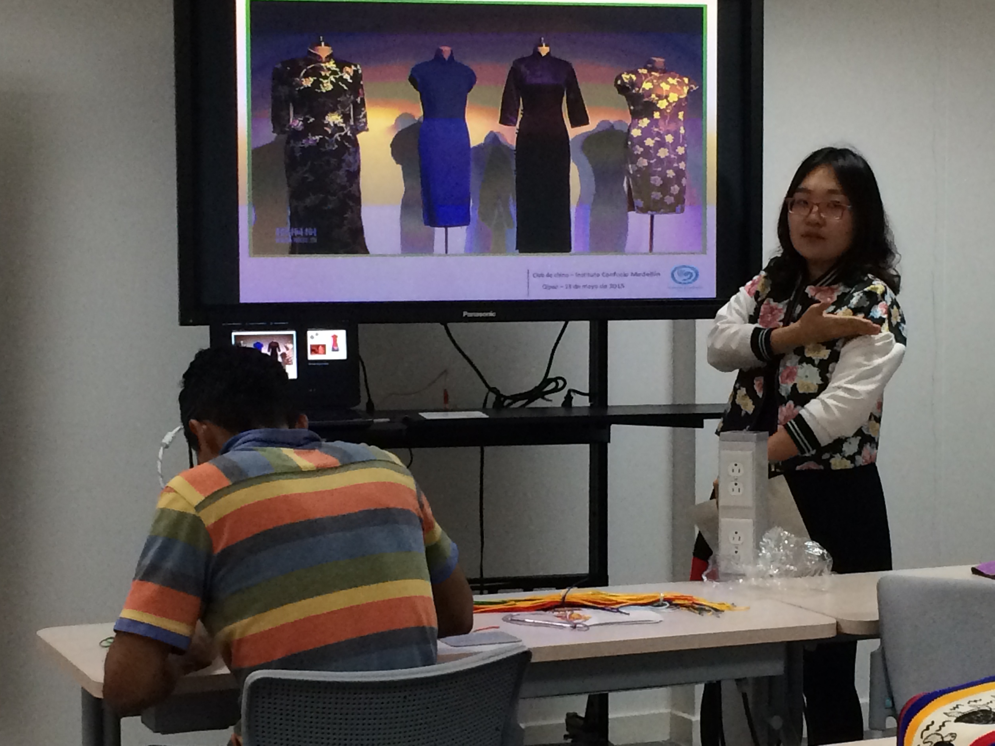 图片3：介绍中国衣着服饰.JPG