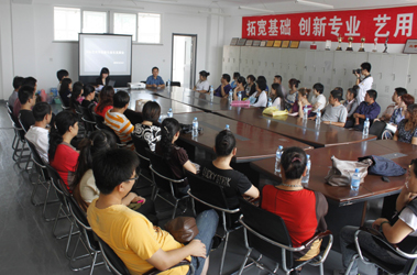 家长会图片.JPG