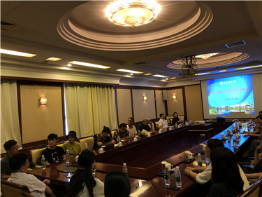 家长会（图片1）.jpg