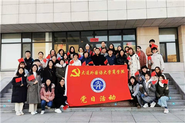 牢记初心使命，深化国防教育——商学院党总支赴旅顺潜艇博物馆开展主题党日活动 (2).jpg
