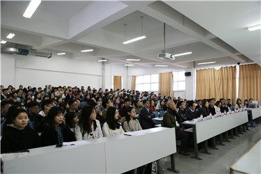 赛场观众.jpg
