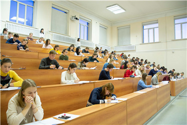 图片4：HSK4级考场.jpg