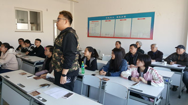 意阿语系研究生教学技能大赛现场回答环节_副本.jpg