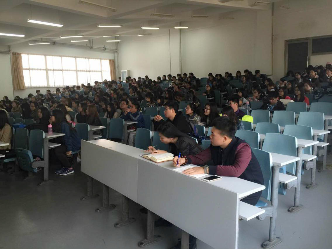 学生合照片.jpg