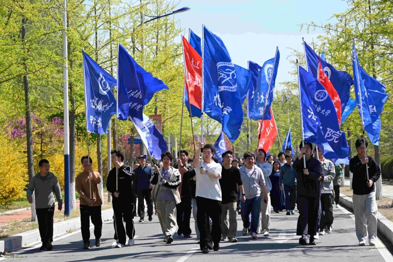 我校举行第十六届教职工校园徒步大会
