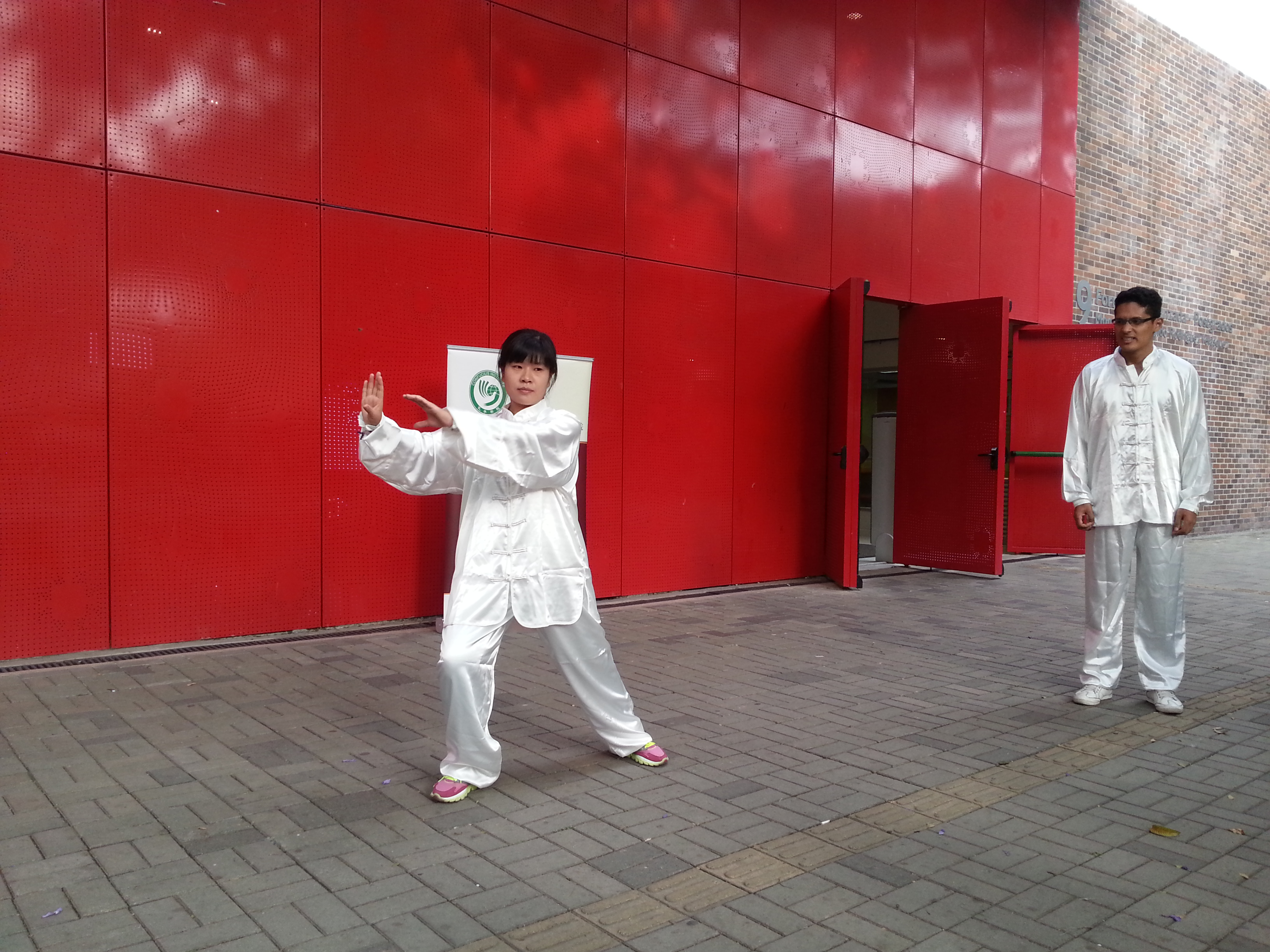 图片5：示范太极拳.jpg