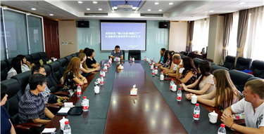 图片1：座谈会.jpg