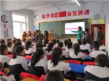 3与青山沟镇中学互动1_副本.jpg