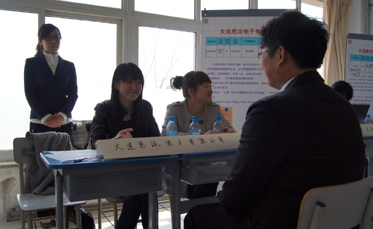 招聘会1.jpg